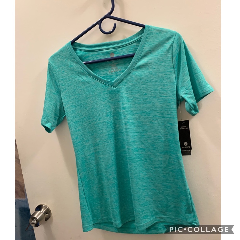 V Neck women’s athletic workout top MED